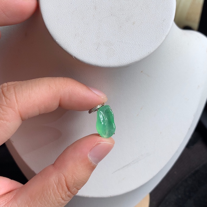 翡翠吊坠(不含链)18K金镶嵌