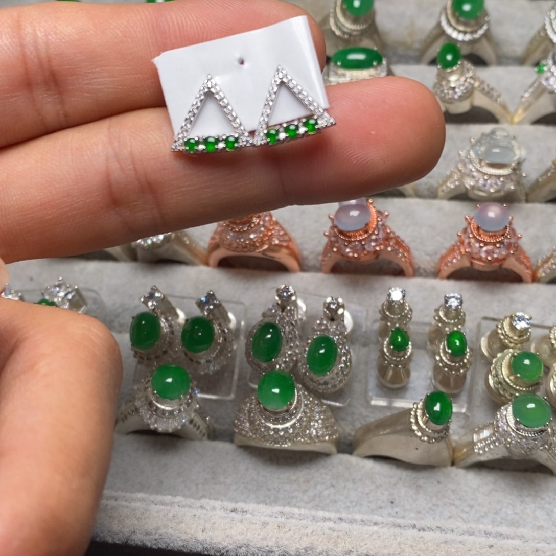 翡翠耳饰未镶嵌耳钉