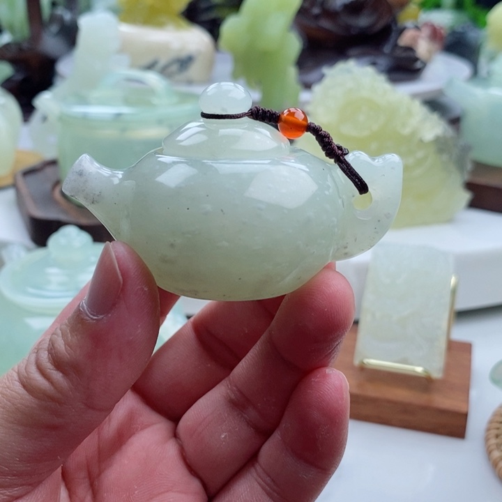 岫玉四大名玉手把件未镶嵌