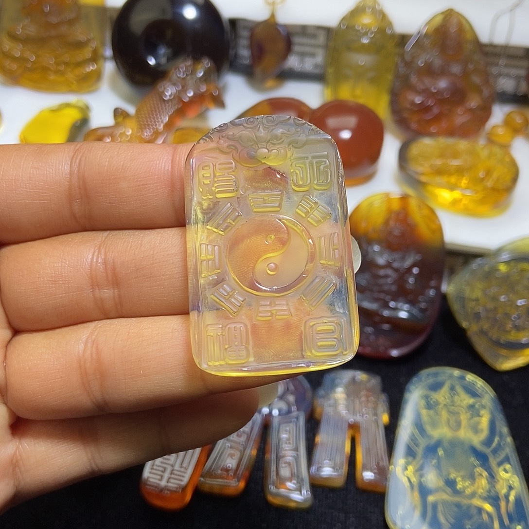 琥珀未镶嵌颈饰缅甸天然琥珀吊坠
