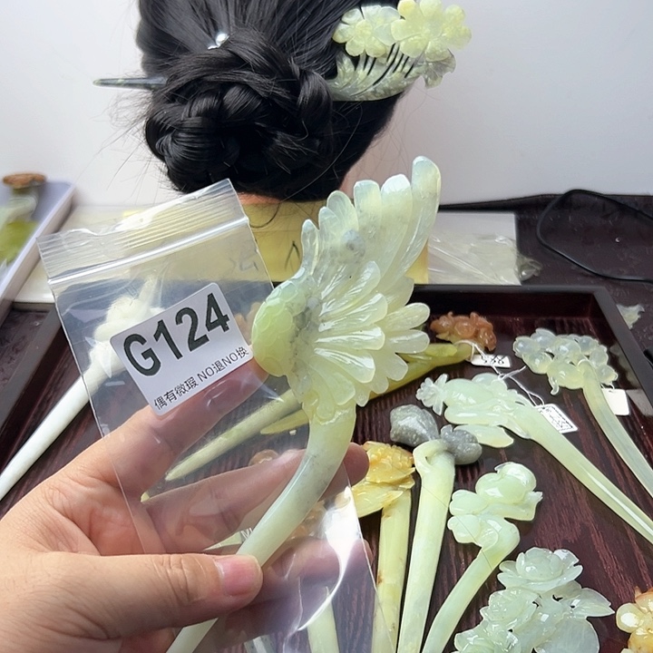 蛇纹石玉发饰合金不****卿