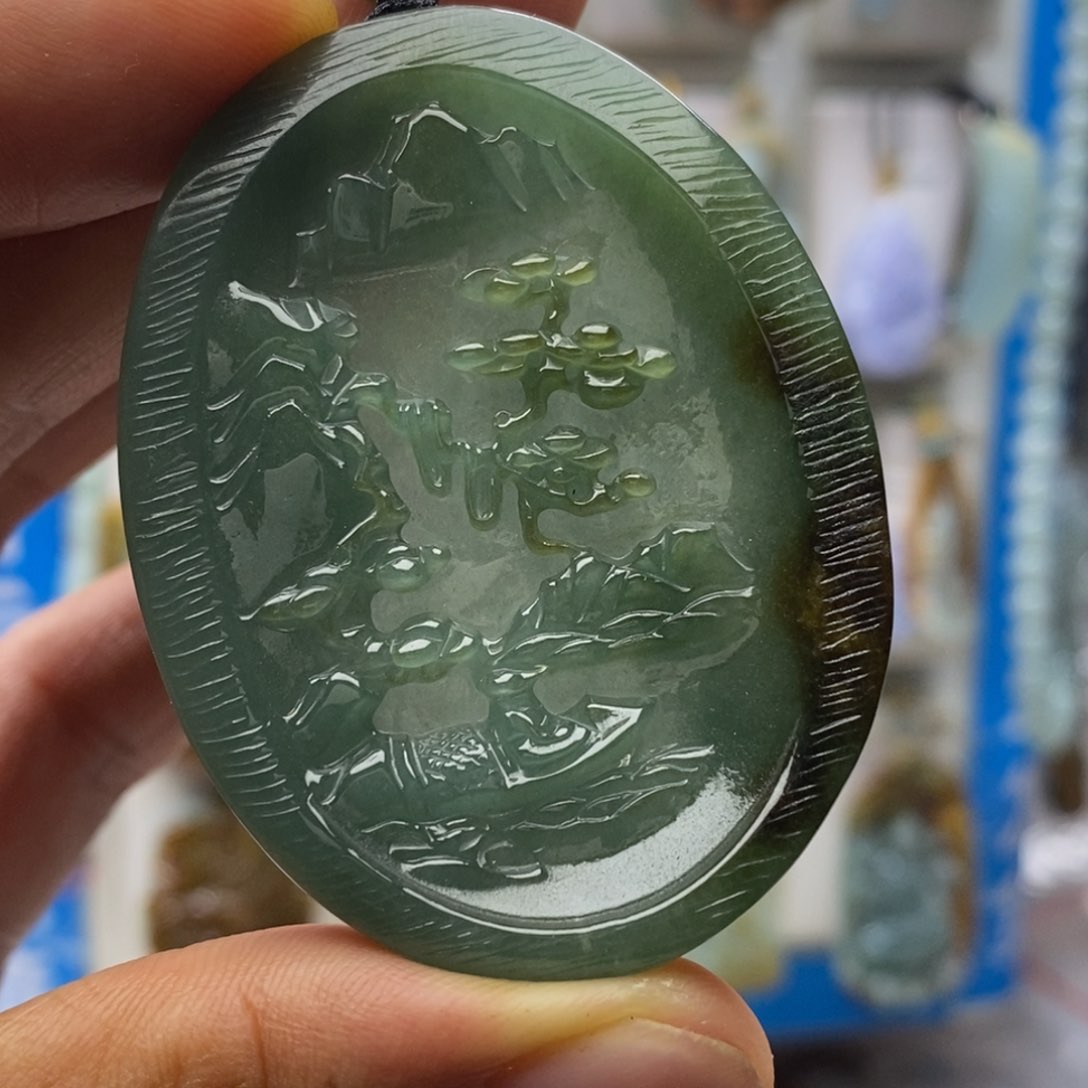 翡翠未镶嵌颈饰山水