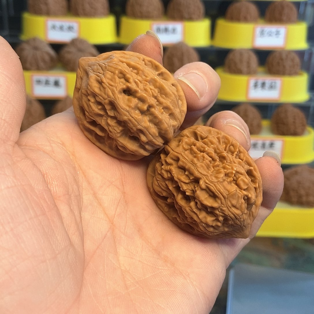 文玩核桃吊坠全品十三陵鸡心