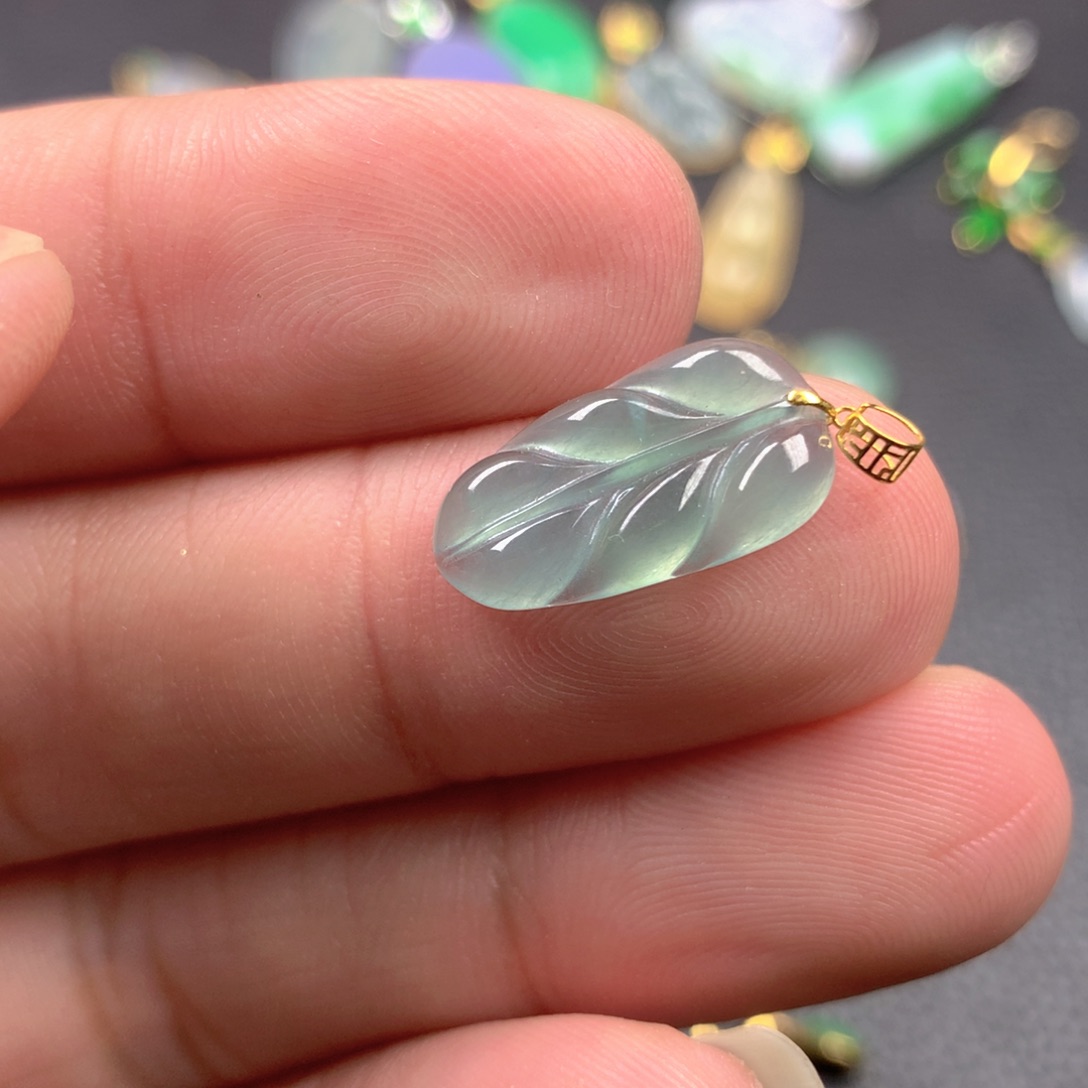 【闪购商品】颈饰18K金镶嵌翡翠翡翠
