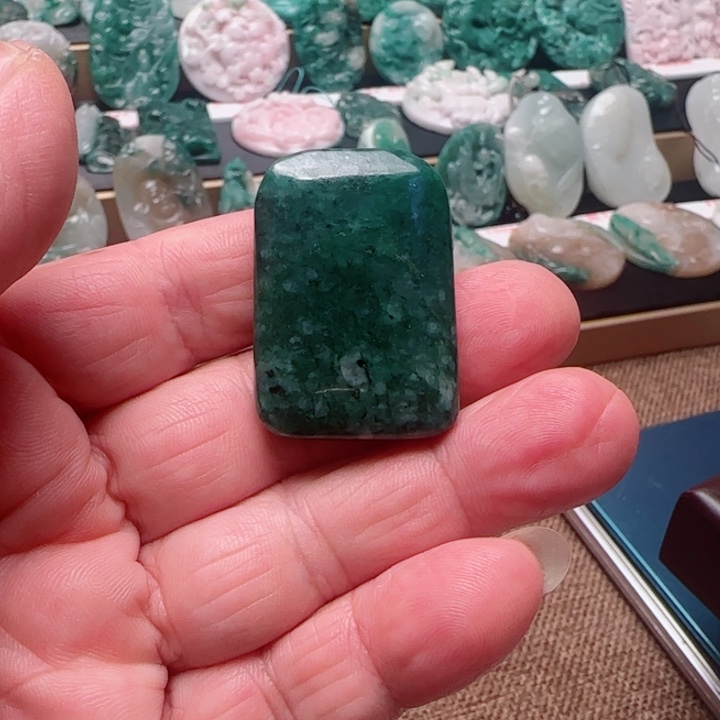 独山玉未镶嵌颈饰