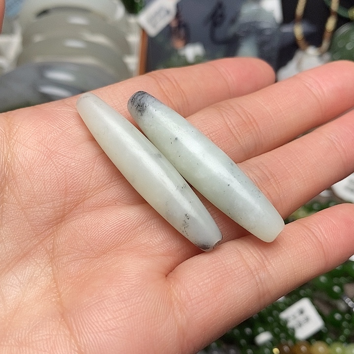 超***荷和田玉未镶嵌颈饰