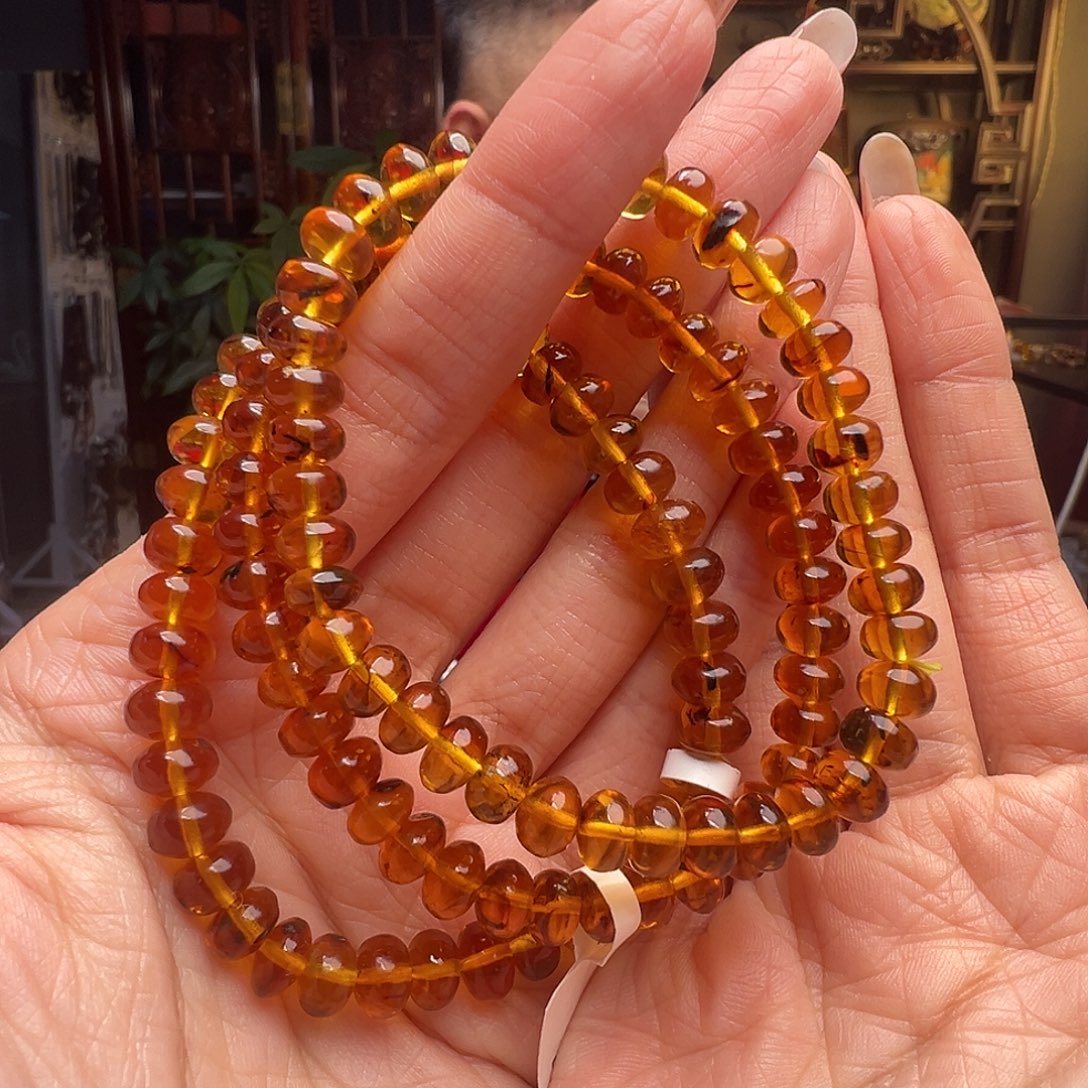 琥珀未镶嵌裸石抚顺琥珀10526七多样性发其一