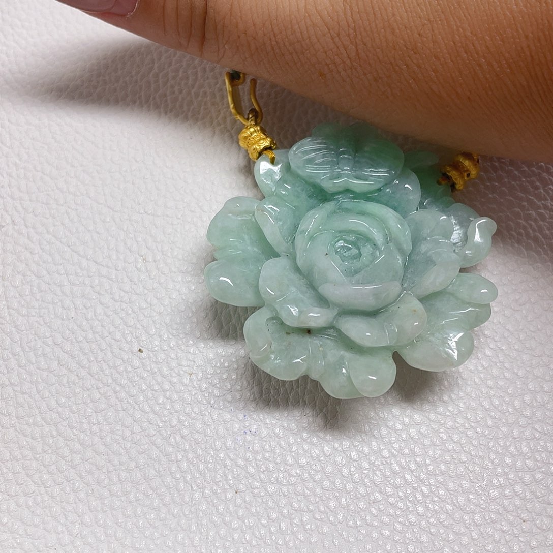 翡翠未镶嵌颈饰绿花朵