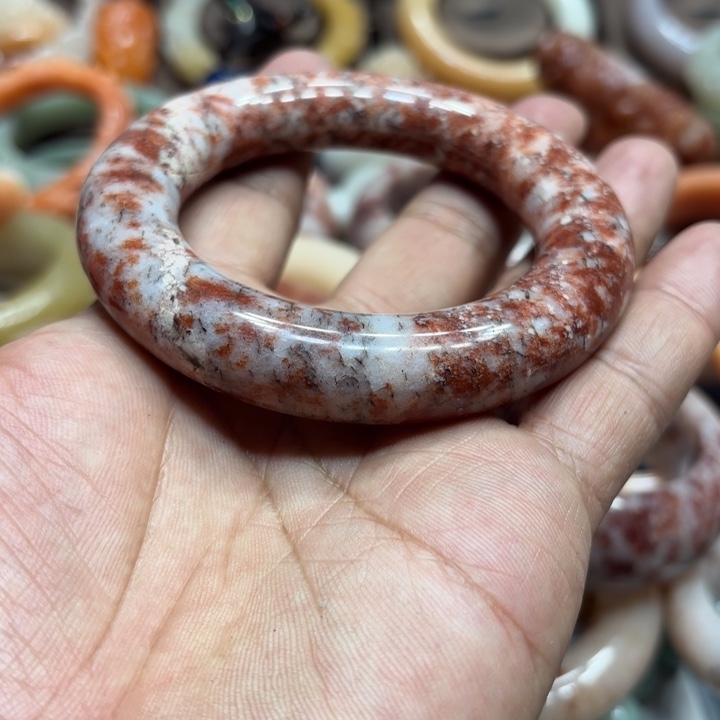 兰***-石英质玉未镶嵌手镯