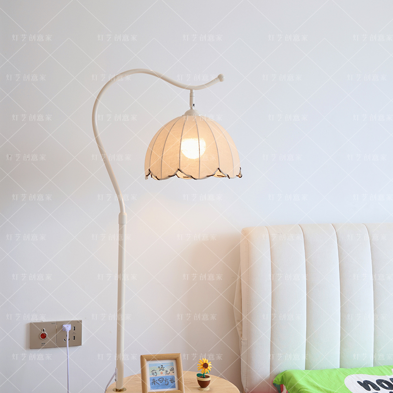 奶油风置物架一体落地灯客厅沙发旁边几摆件氛围灯卧室床头柜台灯