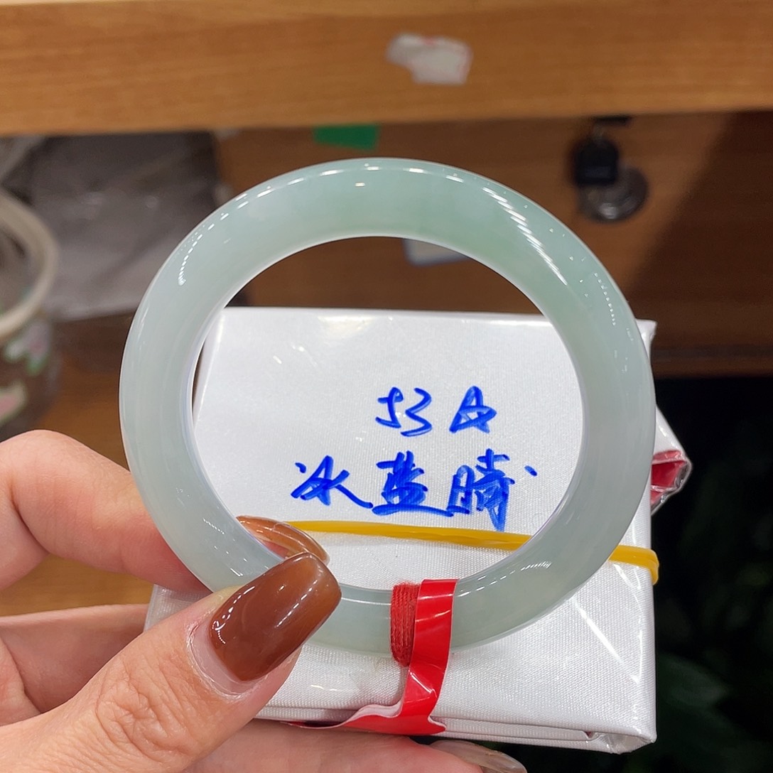 翡翠手镯未镶嵌天然翡翠