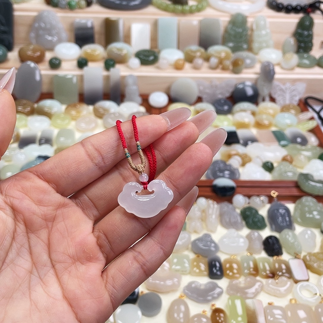 和田玉未镶嵌吊坠(赠链)