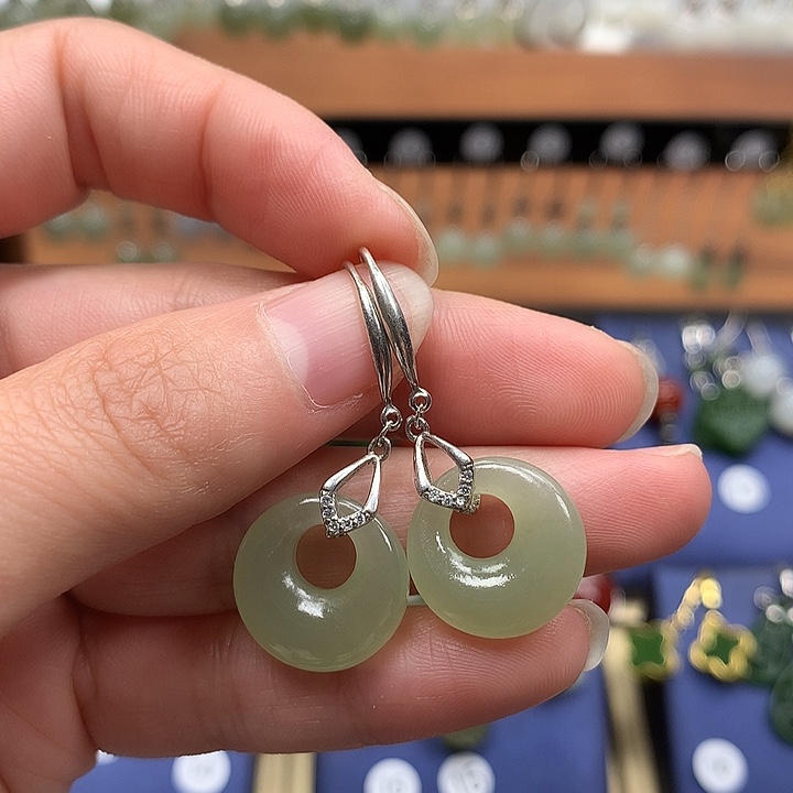 和田玉银S925镶嵌耳饰平安扣15.7左右冰晴水