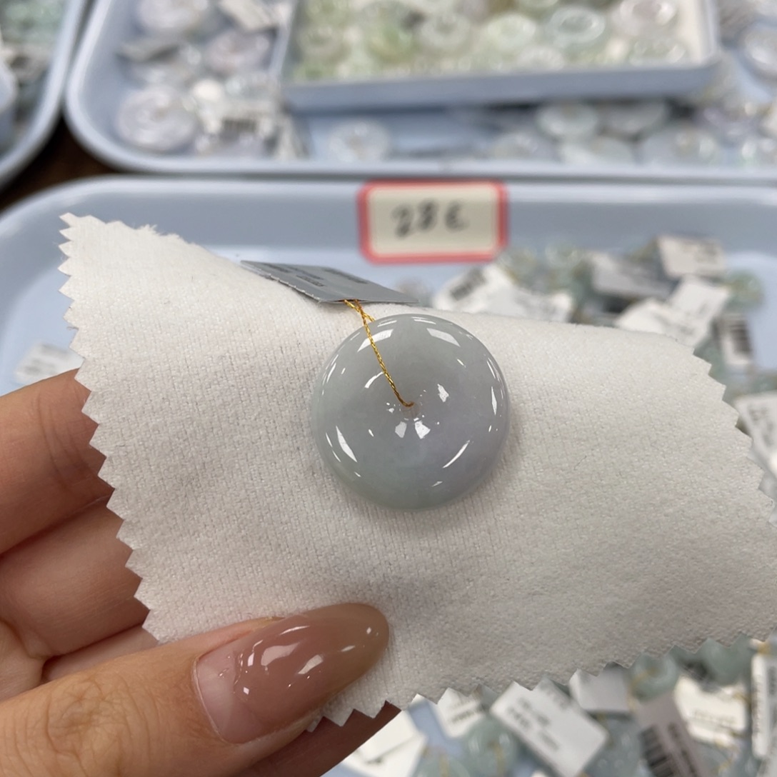 翡翠未镶嵌颈饰平安扣