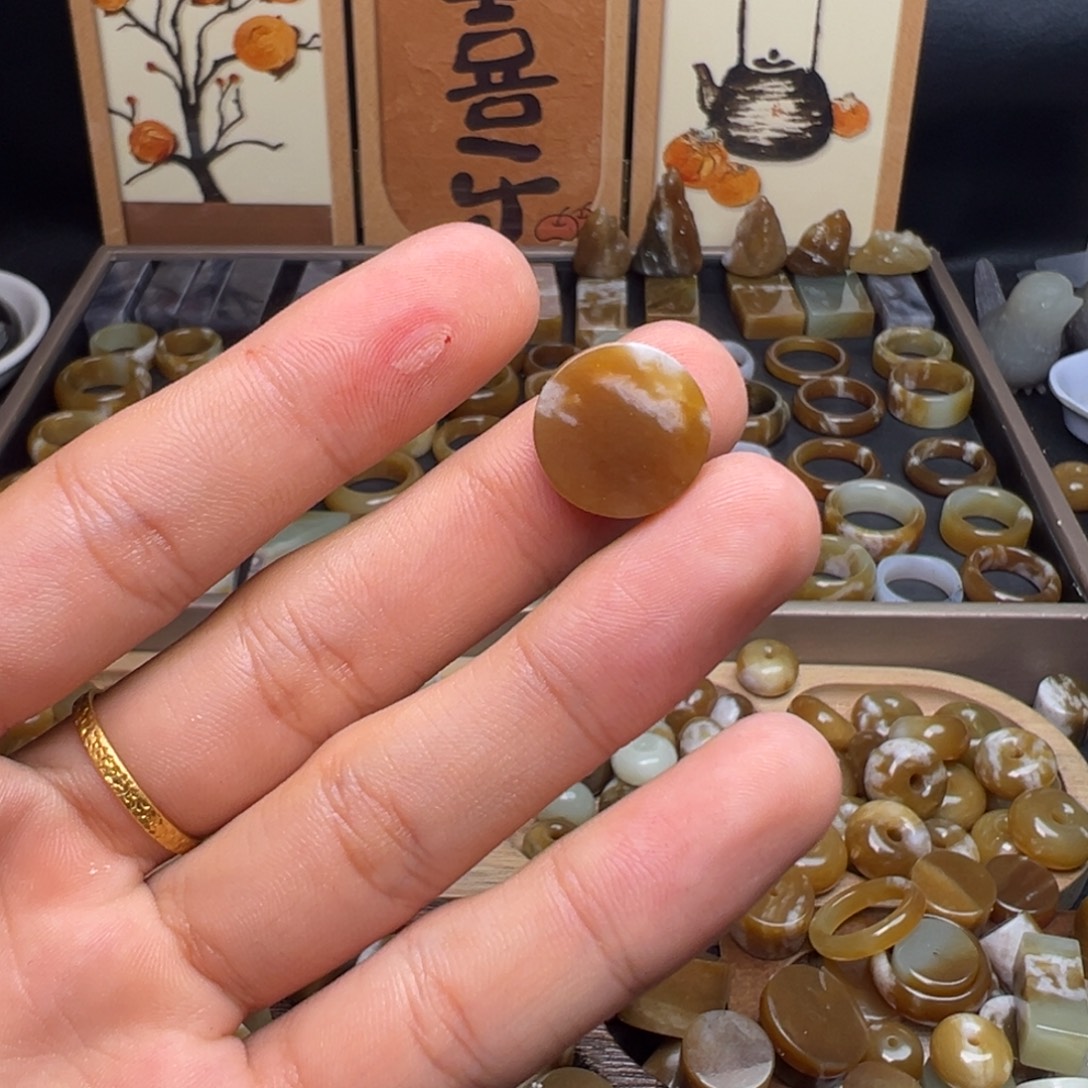 和田玉（糖玉）未镶嵌珠宝奇石圆福利