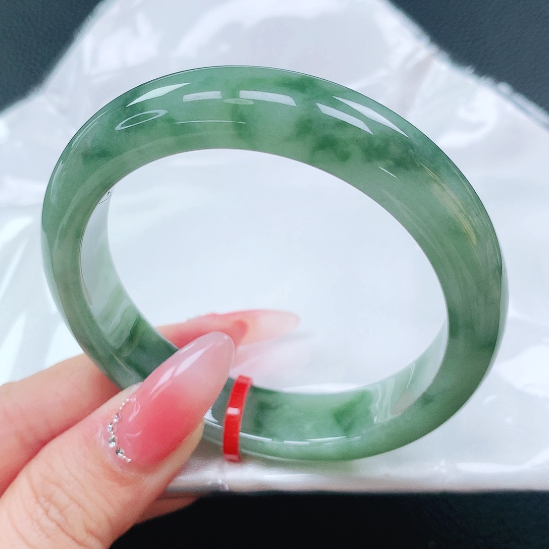 翡翠手镯未镶嵌53圈