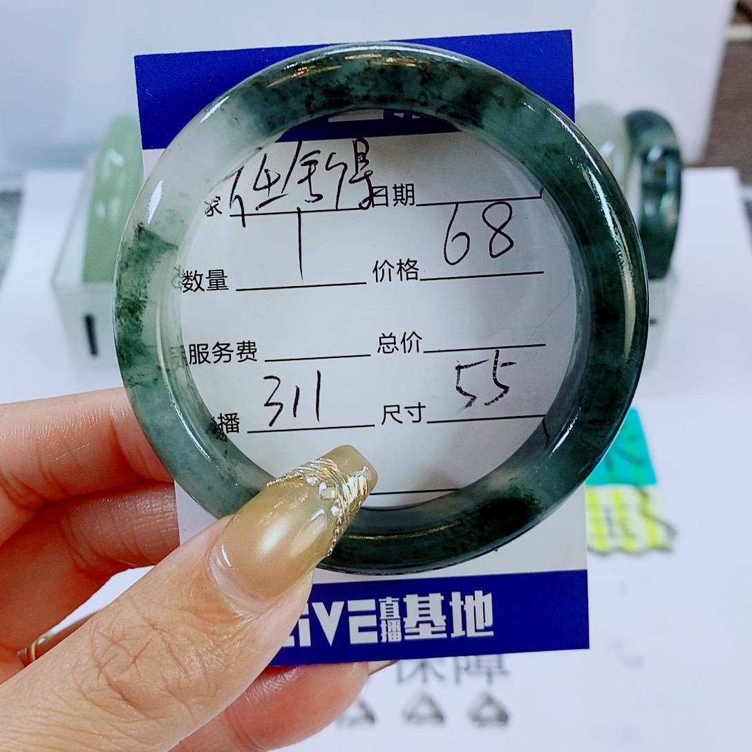 用***得石英质玉未镶嵌手镯311