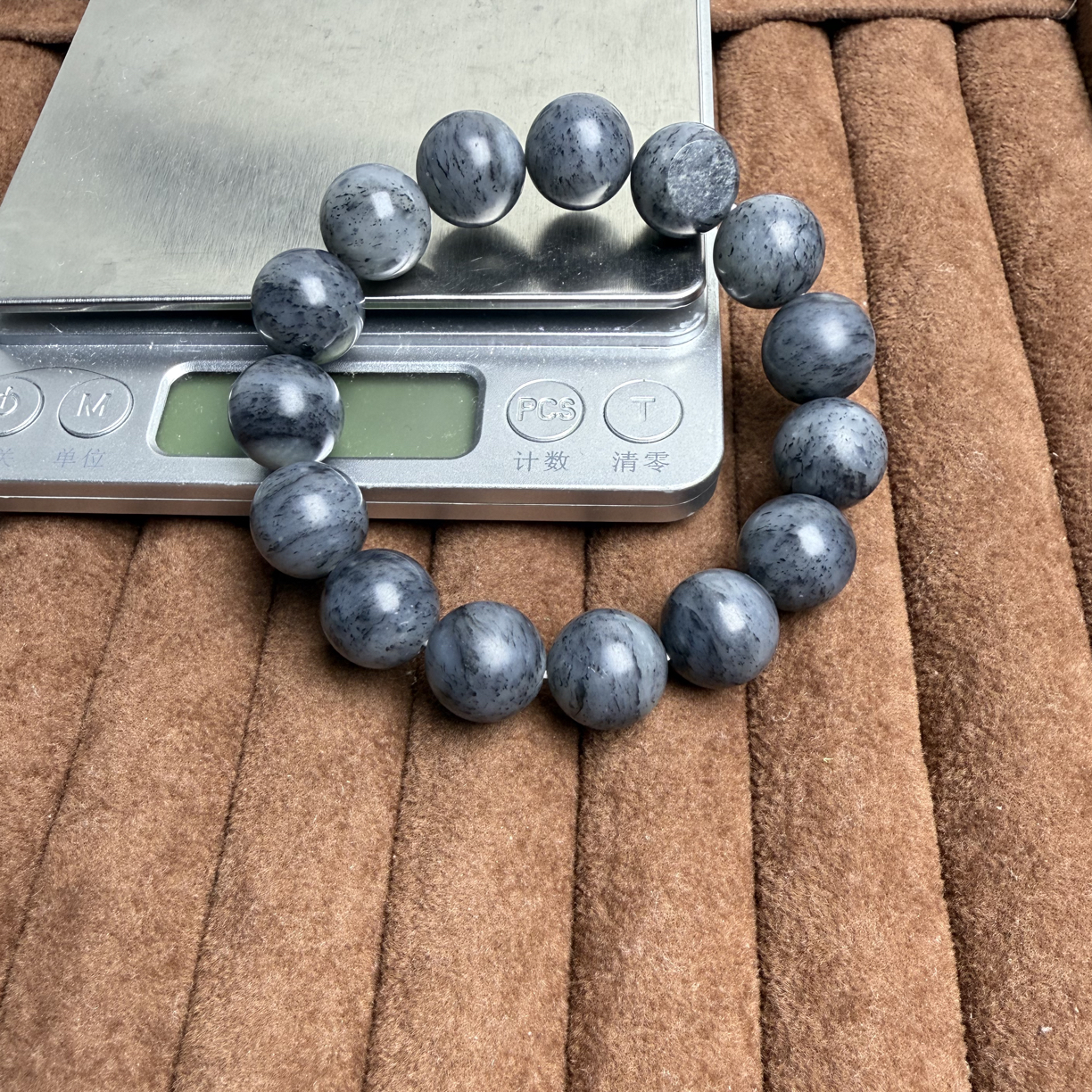 和田玉点墨籽料青花14mm圆珠手串