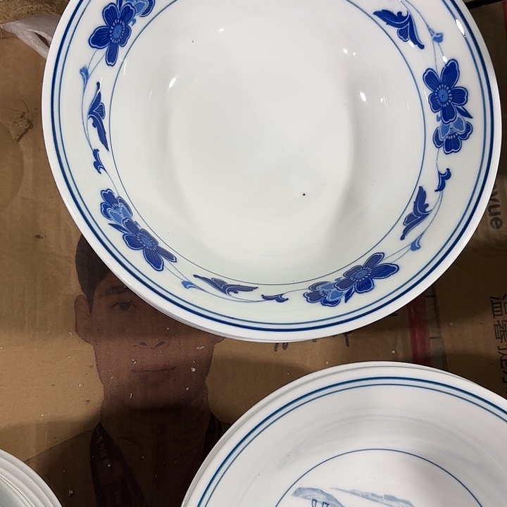 陶20公分大汤碗大汤碗有一两个小黑点