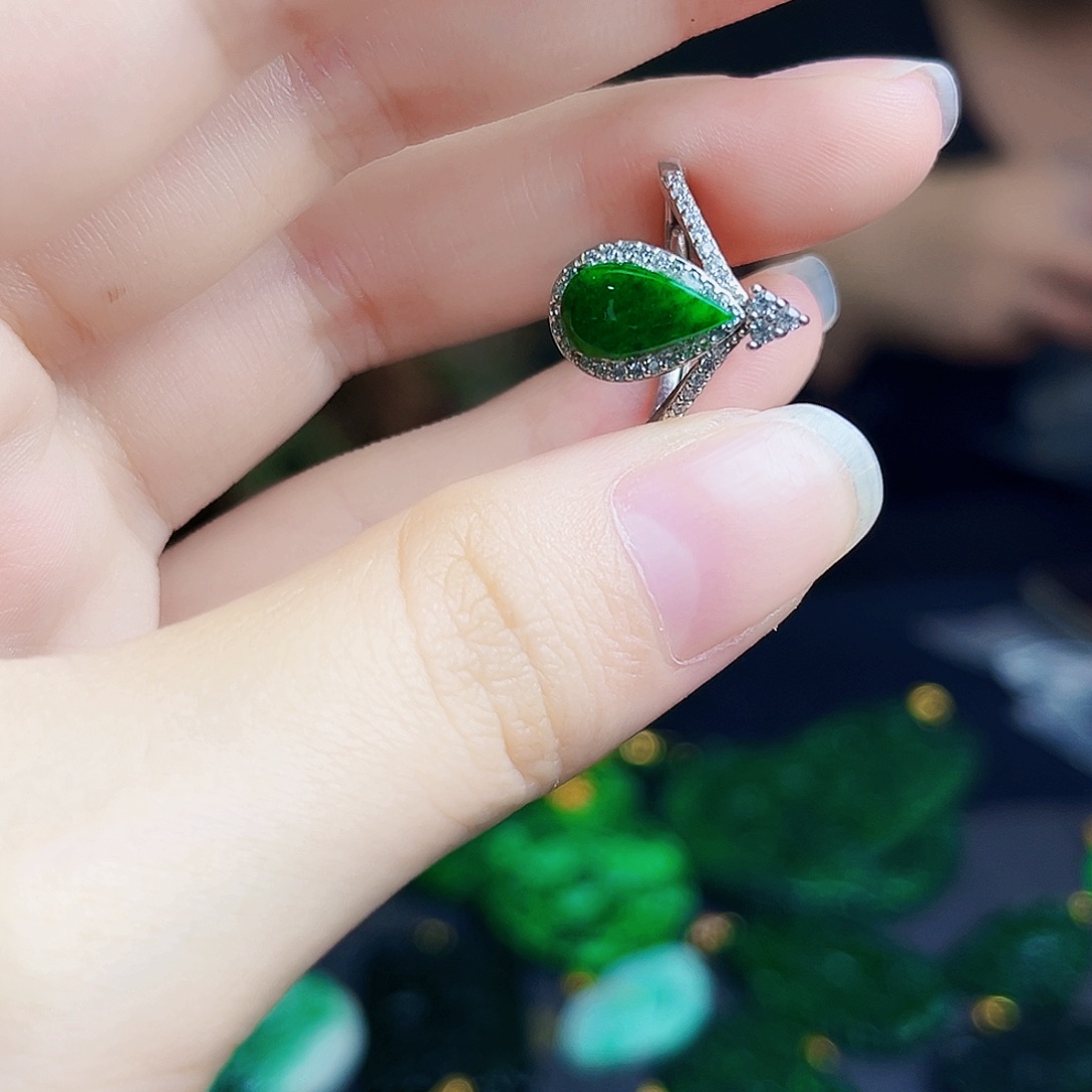 颈饰银S925镶嵌翡翠多样性