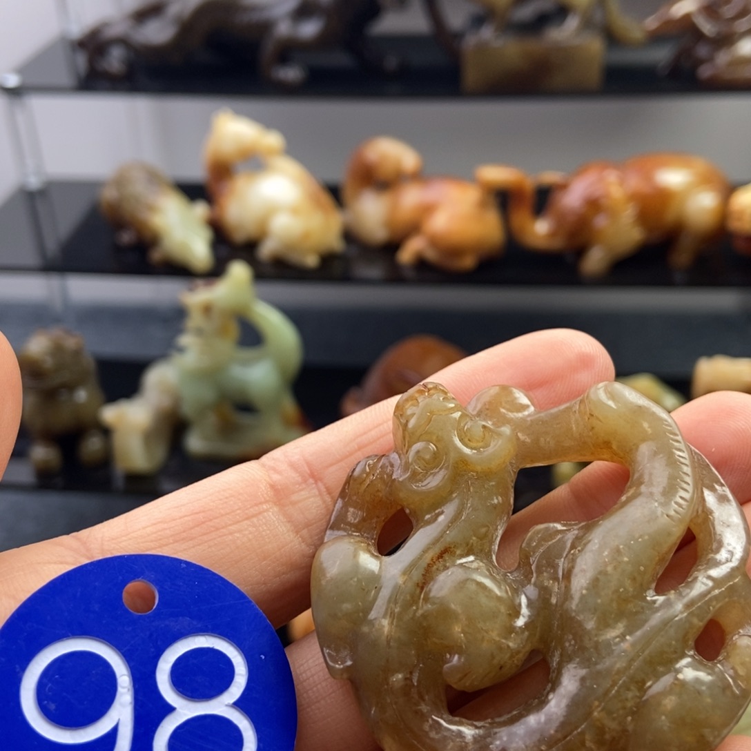 和田玉（糖玉）未镶嵌颈饰