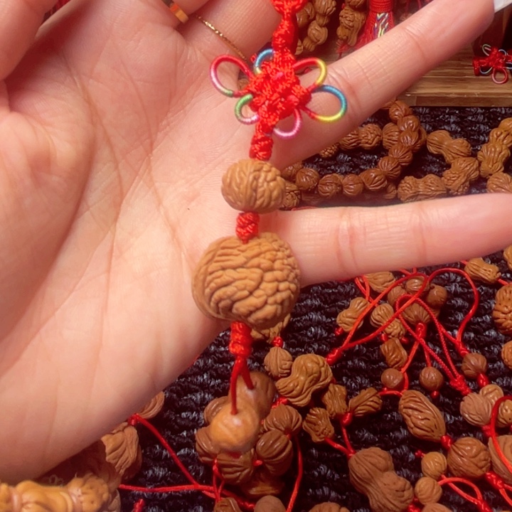 木质类龙纹桃枭挂件