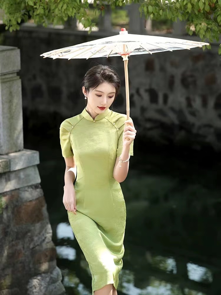 331-绿色 【清明上河图 】后开叉 改良 旗袍