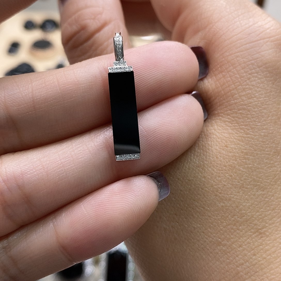 翡翠颈饰18K金镶嵌墨翠