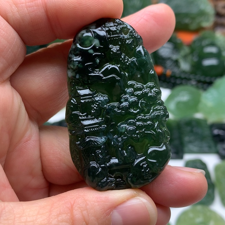 蛇纹石玉颈饰未镶嵌