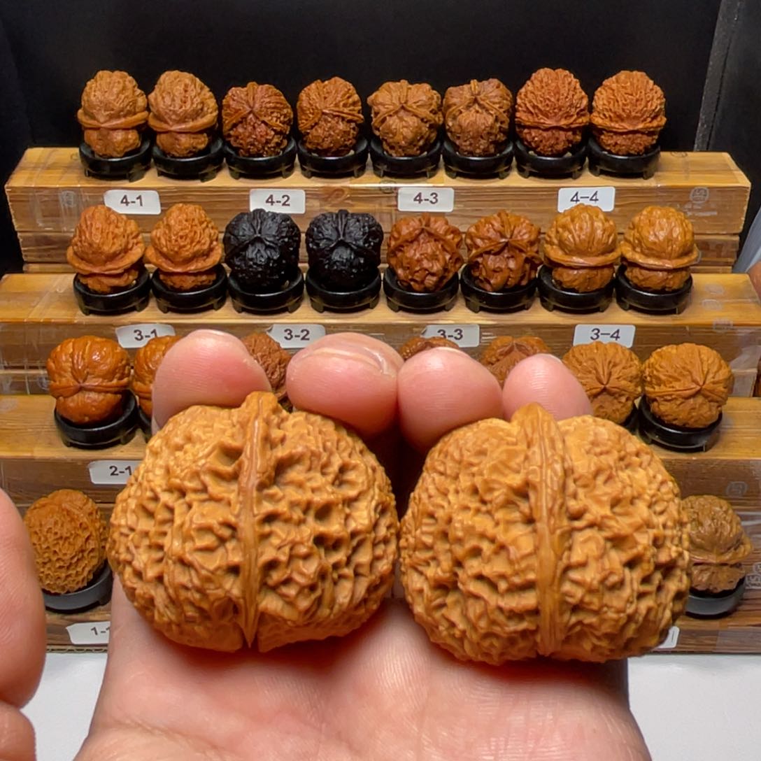 文玩核桃吊坠铁狮子金蟾