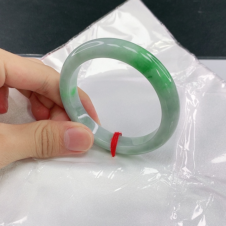 翡翠未镶嵌手镯圈56。50126