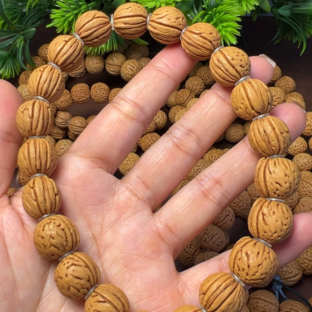 桃木野生宽脐桃核手持