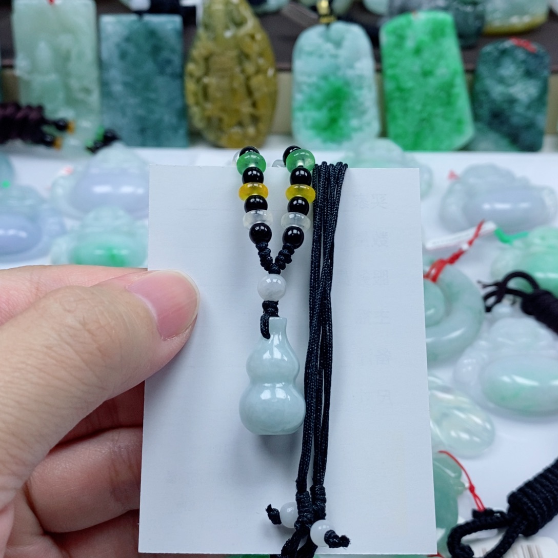 颈饰未镶嵌翡翠吊坠