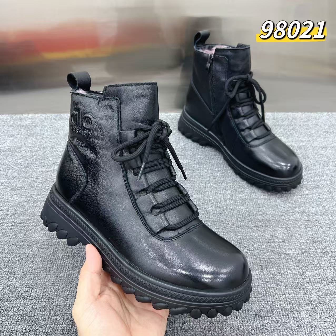 98021女款妈妈纯皮半羊毛鞋防滑冬季马丁靴时尚百搭短靴