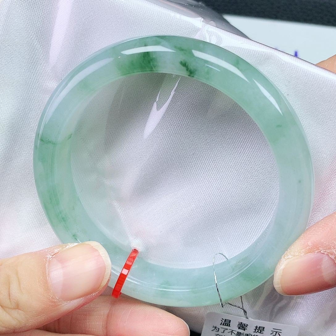 翡翠手镯未镶嵌54圈