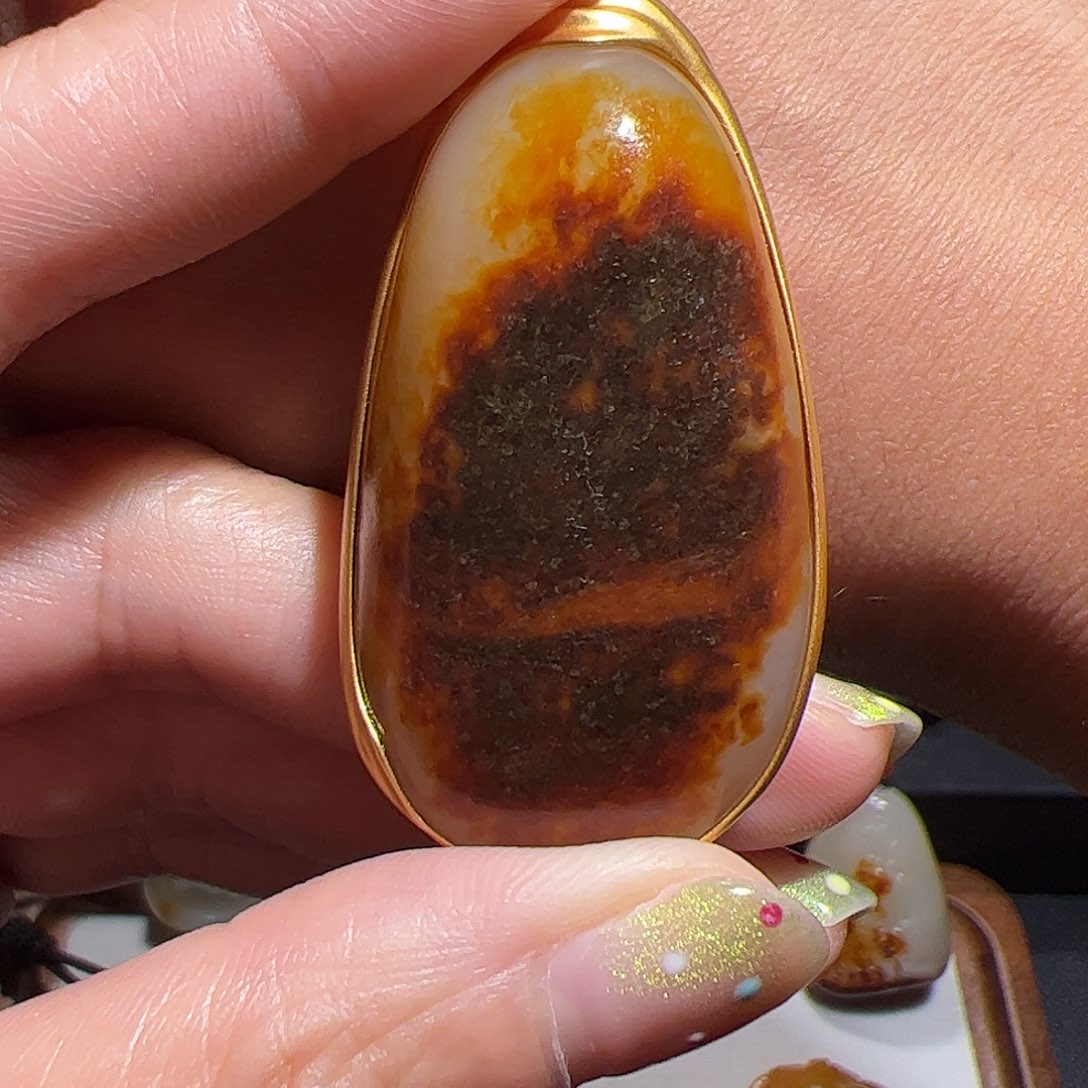 和田玉未镶嵌车挂青**旧