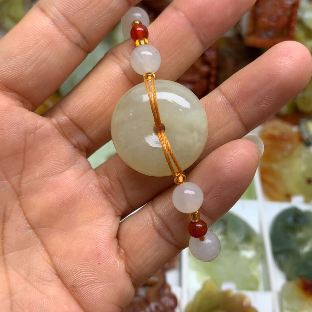 蛇纹石玉颈饰未镶嵌