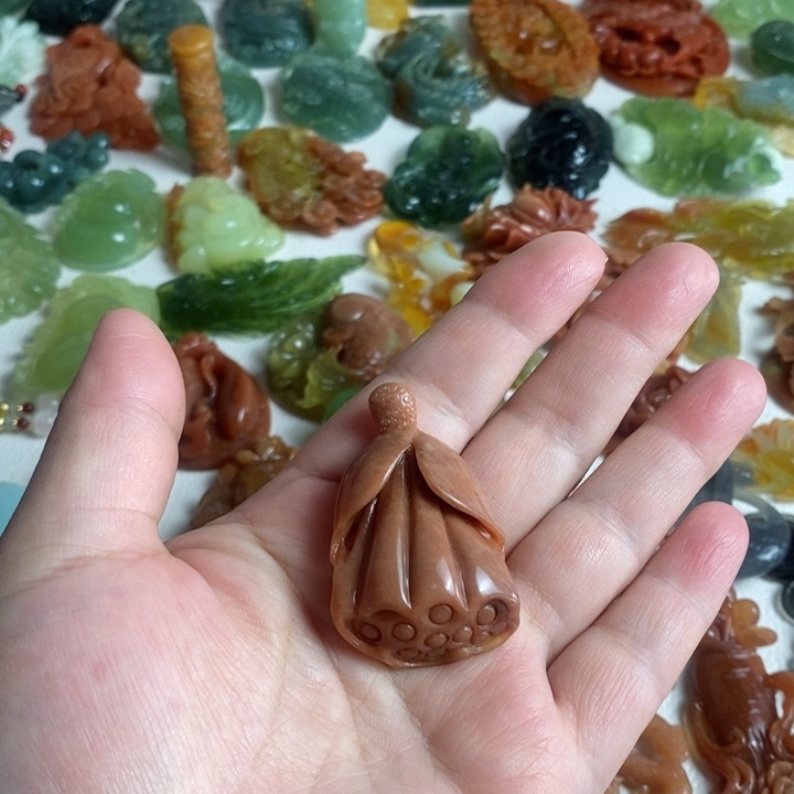 蛇纹石玉颈饰未镶嵌