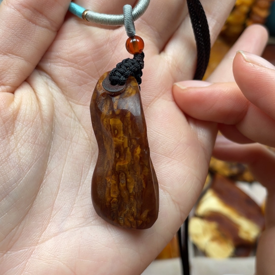 琥珀珠宝奇石未镶嵌