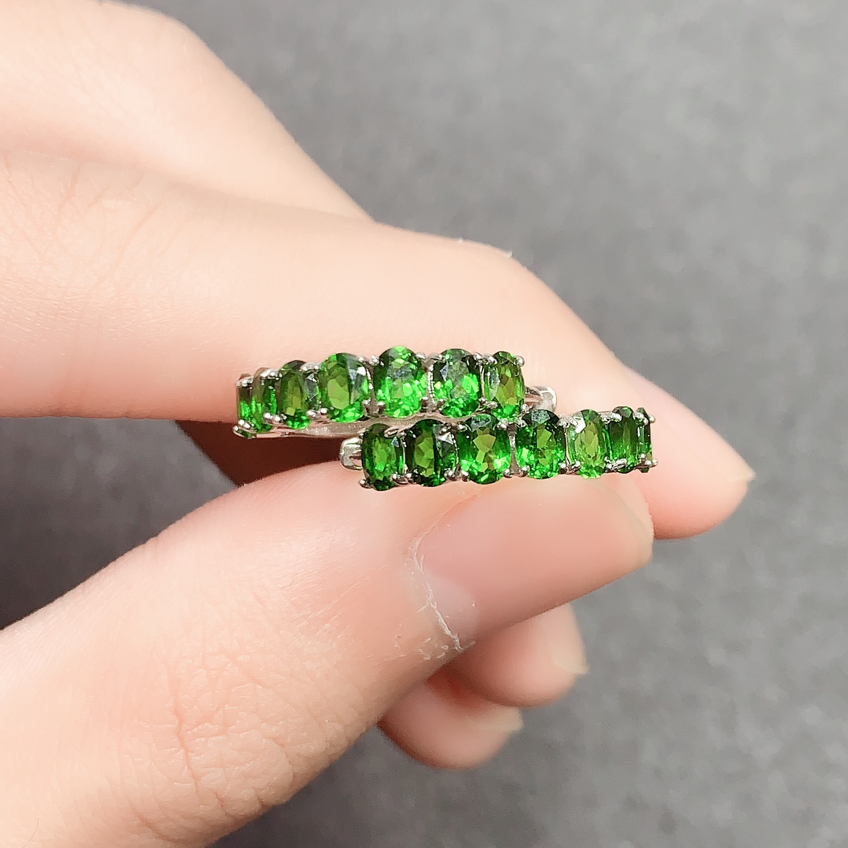 s925银天然透辉石耳扣3x4精致时尚