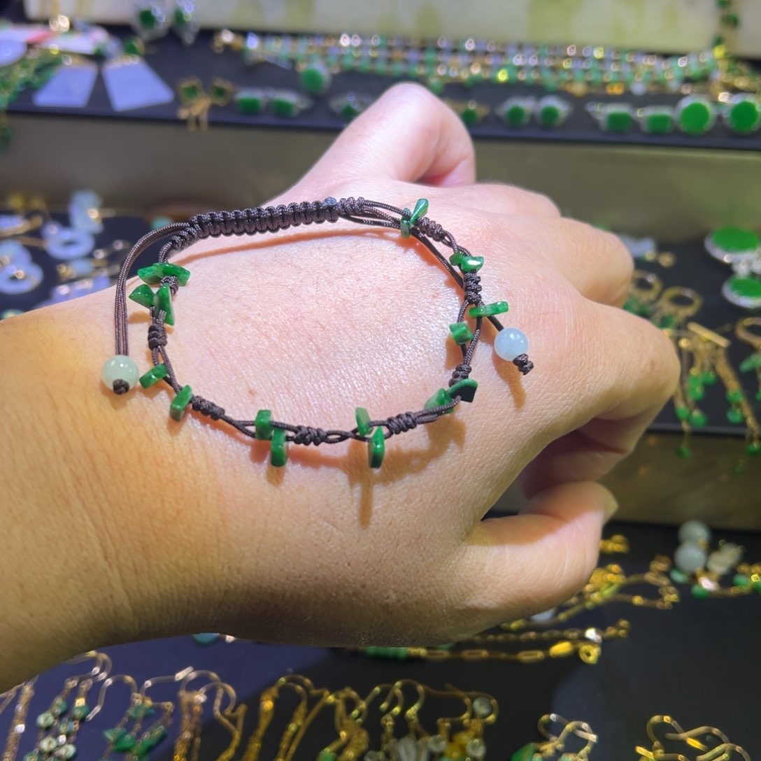 颈饰未镶嵌翡翠手绳