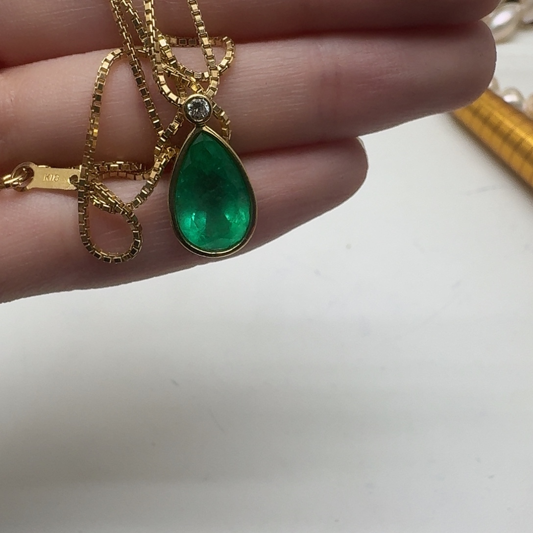 祖母绿颈饰未镶嵌