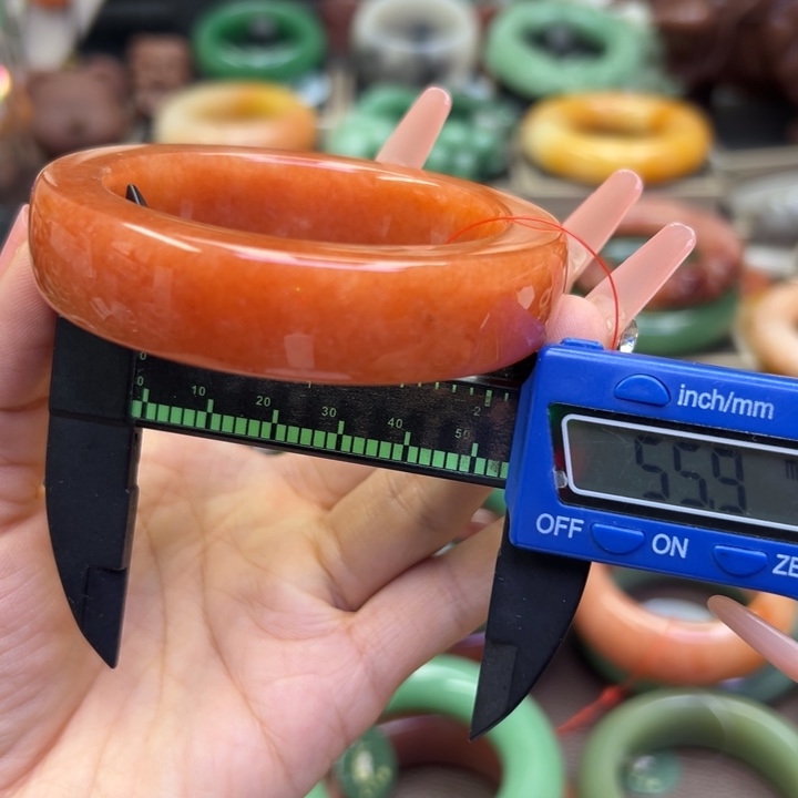 未镶嵌手镯石英岩玉