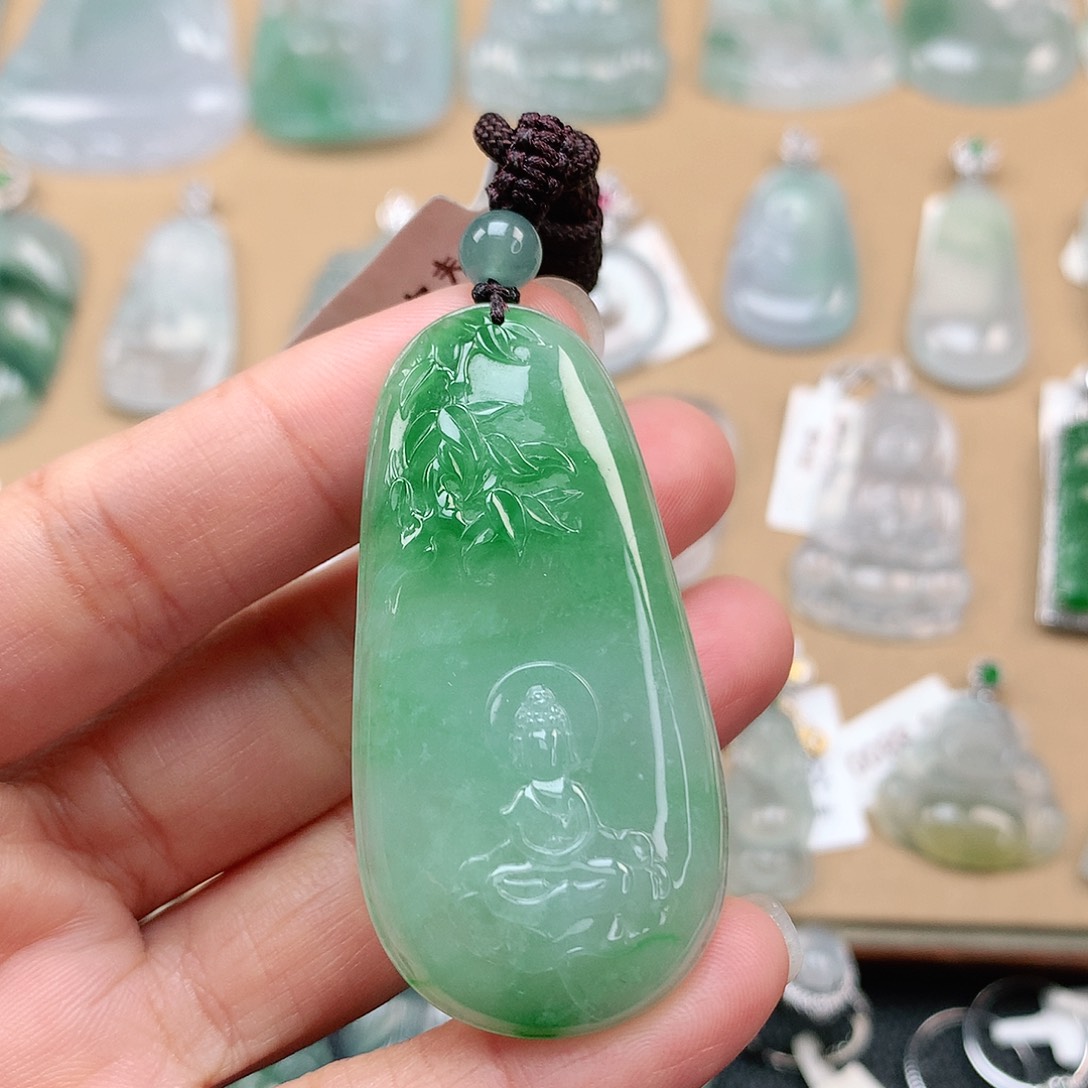 翡翠颈饰未镶嵌悟道牌