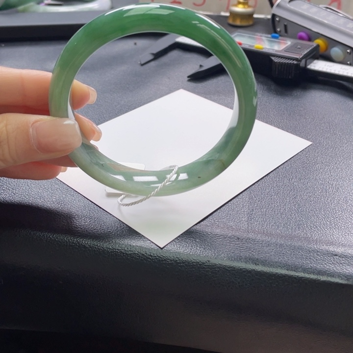 翡翠未镶嵌手镯正
