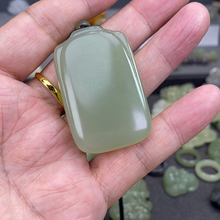 和田玉未镶嵌颈饰安*