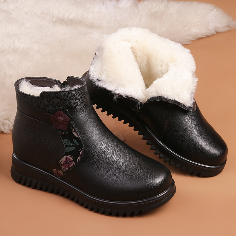 冬季真皮妈妈棉鞋羊毛棉鞋中老年女靴平底防滑加绒保暖短靴大码43