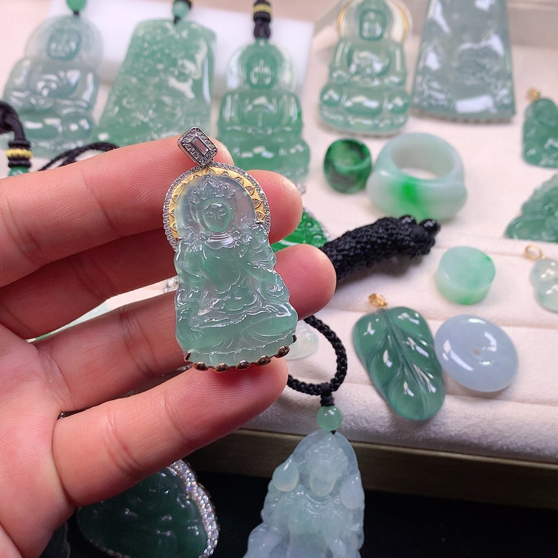 翡翠颈饰银S925镶嵌翡翠