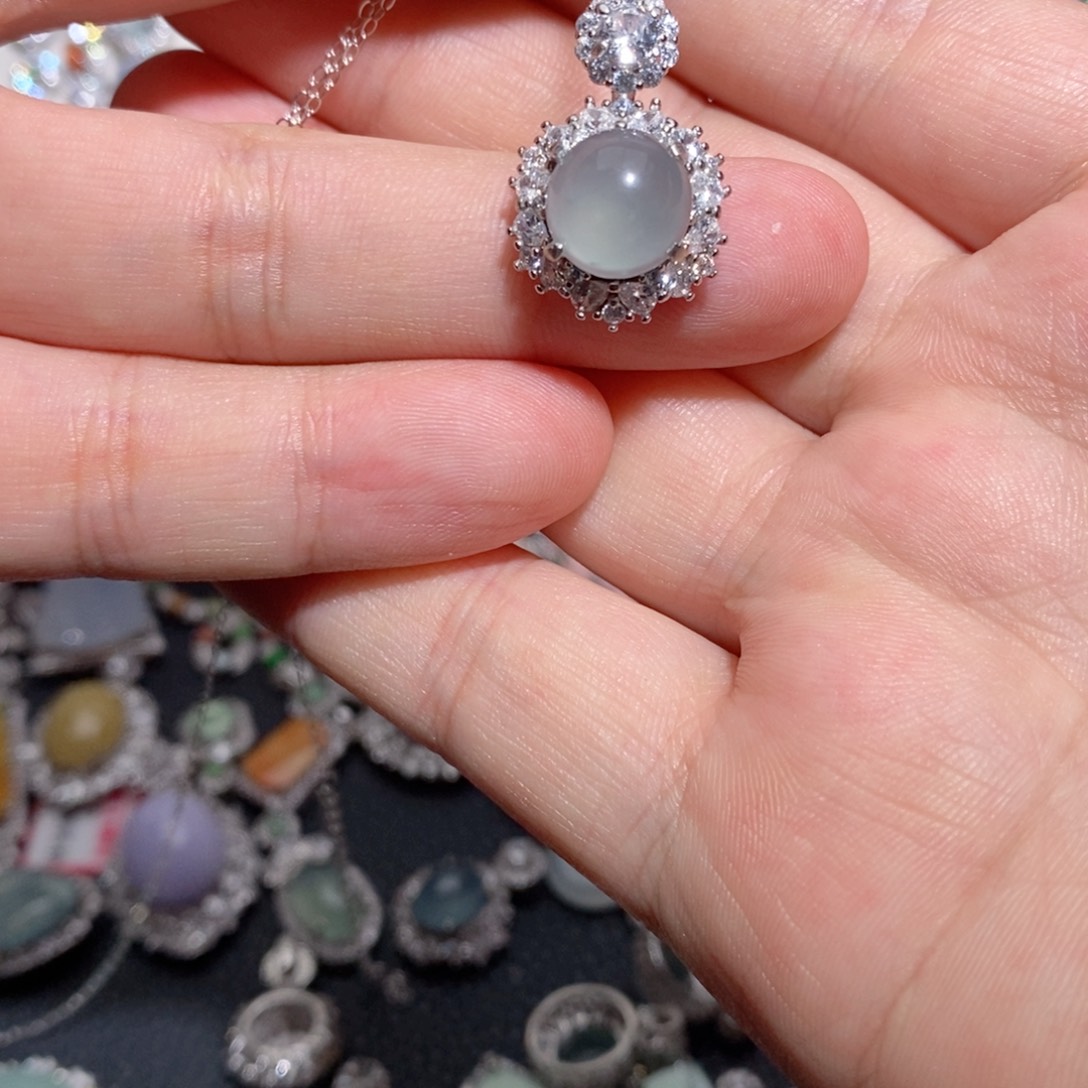 翡翠银S925镶嵌颈饰不***嗦k k k