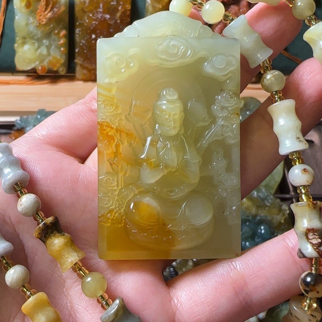 蛇纹石玉颈饰合金